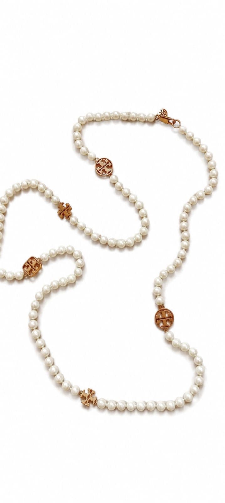 Tory Burch Colar perola com Logo Vazado Dourado